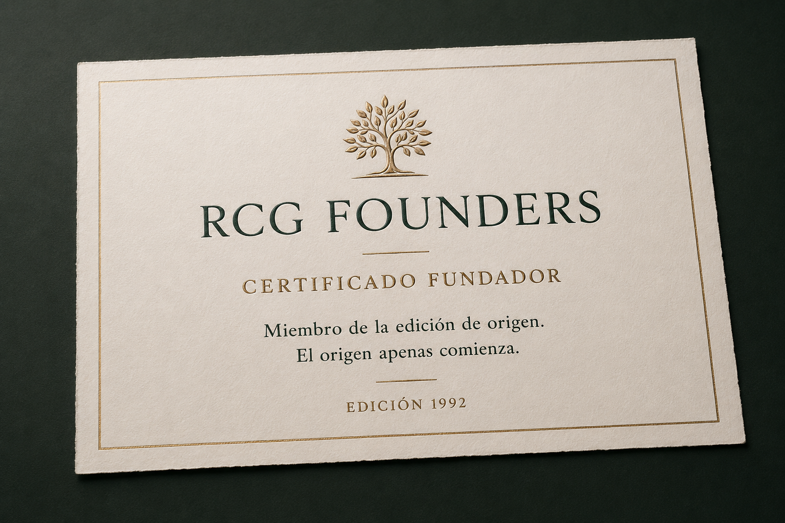 Concepto fotorrealista de certificado Founder